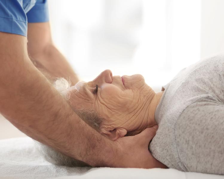 How Therapeutic Massage Can Help Elderly Patients